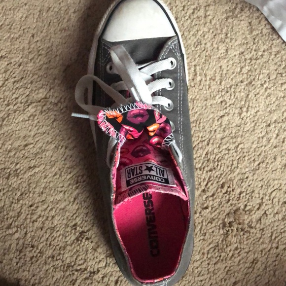 Converses - Picture 2 of 3